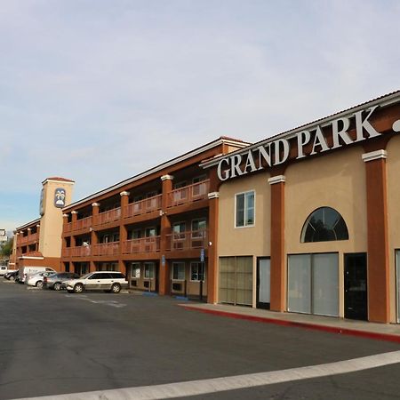 Grand Park Inn Baldwin Park Eksteriør bilde