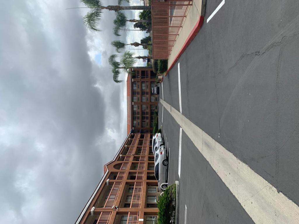 Grand Park Inn Baldwin Park Eksteriør bilde