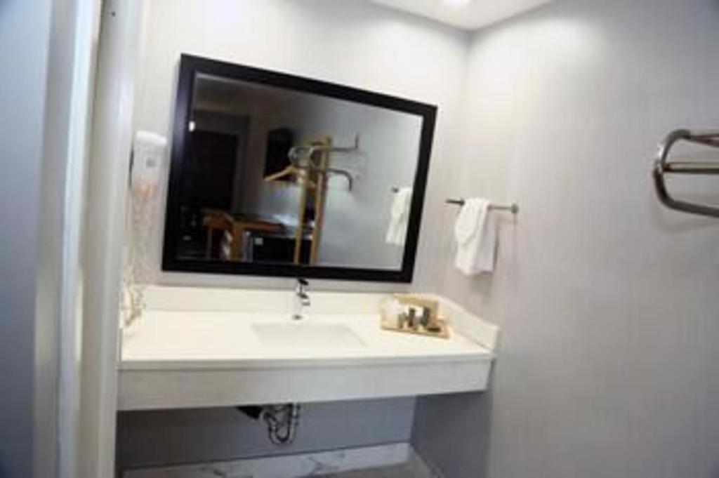 Grand Park Inn Baldwin Park Eksteriør bilde