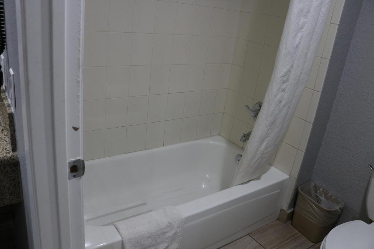 Grand Park Inn Baldwin Park Eksteriør bilde